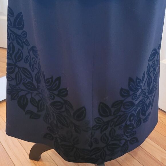 BLACK ON BLACK PENCIL SKIRT - Picture 3 of 8